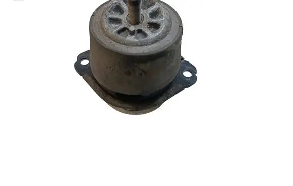 Audi Q7 4L Engine mount bracket 7L8199131A 2032006