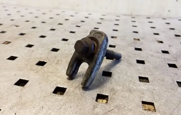Nissan Qashqai Fuel Injector clamp holder