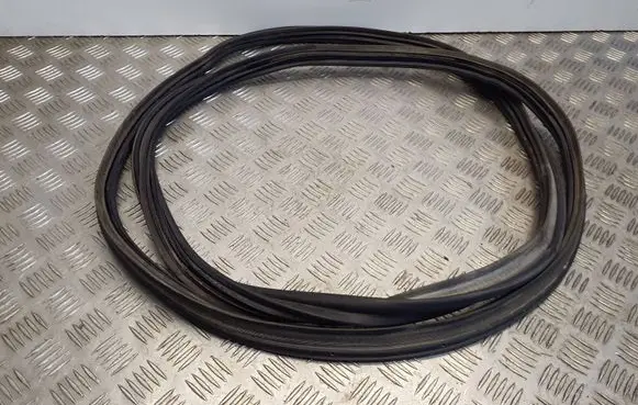 Toyota Yaris Trunk rubber seal (body) 