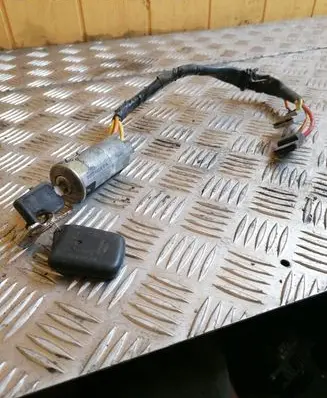 Renault Laguna I Ignition lock 822033F225F1094