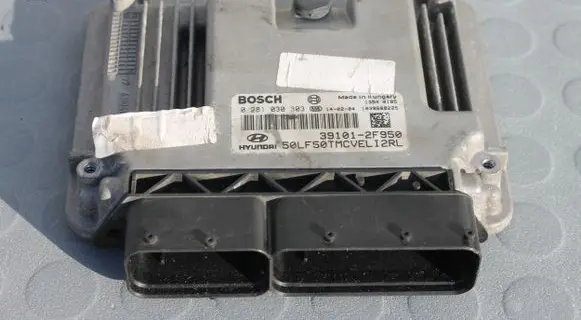 Hyundai ix35 Engine control unit/module 2F950