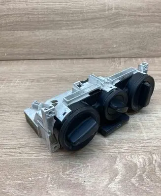 Volkswagen PASSAT B5 Climate control unit 1J0819045E 90151093