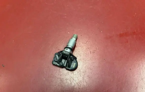 BMW X3 G45 Tire pressure sensor 6877936
