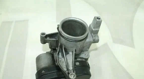 Mercedes-Benz E W211 Throttle valve A0005843117