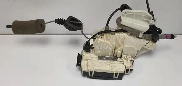 Mercedes-Benz CLS C218 AMG Front door lock A2047201835