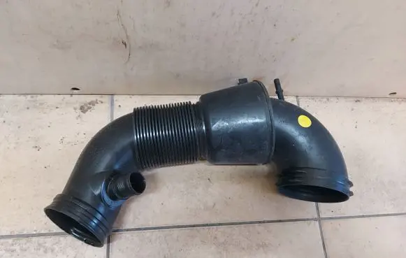 Audi Q7 4M Air intake duct part 057129615E