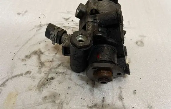 Mercedes-Benz E W210 Power steering pump 0024669201