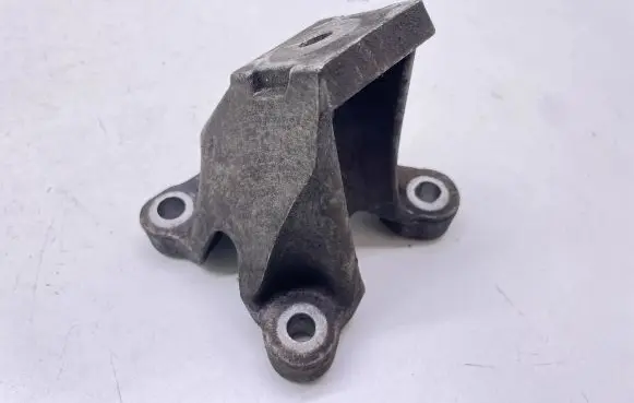 Audi A6 S6 C6 4F Engine mounting bracket 4F0199307