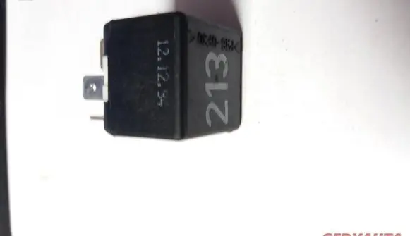 Volkswagen PASSAT B5 Other relay 443951253J
