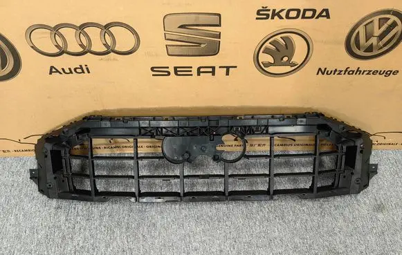 Audi Q8 Front bumper upper radiator grill 4M8807233 AU5363Q8B