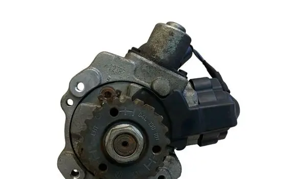 Volkswagen Golf VII Fuel injection high pressure pump 28477820 04B130755H 0313009FLR
