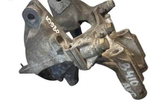 Volkswagen Transporter - Caravelle T5 Engine mounting bracket 070199343A