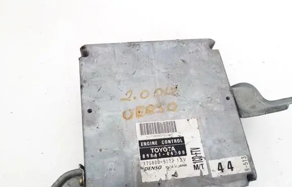 Toyota Avensis T220 Engine control unit/module 8966144300