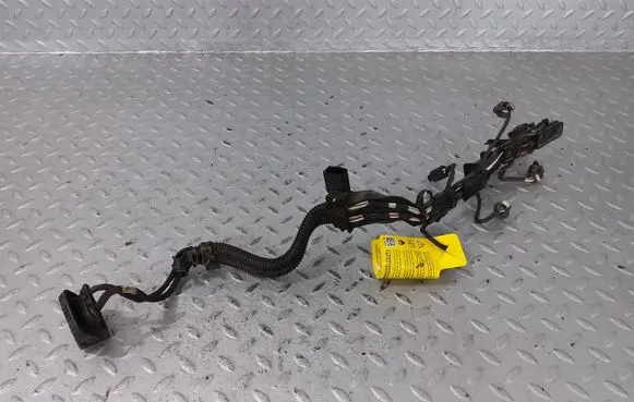 BMW 1 F40 Fuel injector wires 8685853 12528685853