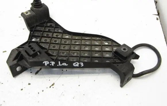 Audi Q3 8U Headlight/headlamp mounting bracket 095818