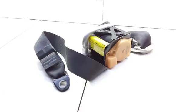 Toyota Avensis T250 Front seatbelt 7321005051 C9ST26338