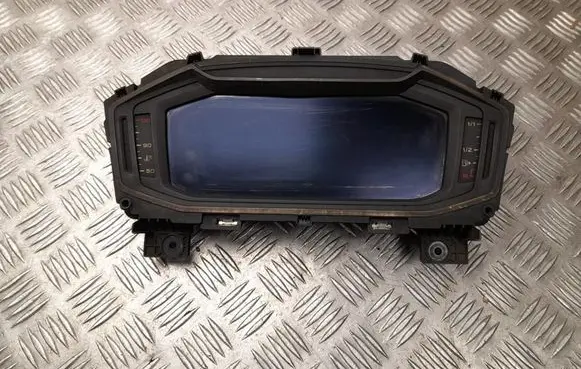 Audi A1 Speedometer (instrument cluster) 82A920710