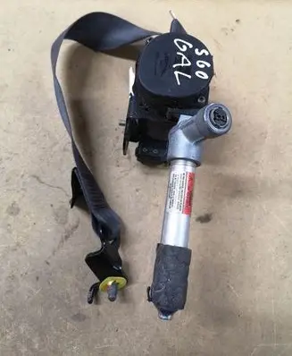 Volvo S60 Rear seatbelt 39969917