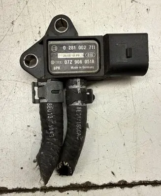 Audi A4 S4 B7 8E 8H Exhaust gas pressure sensor 0281002711 07Z906051A