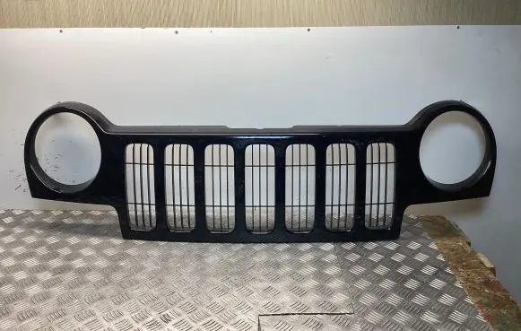 Jeep Cherokee III KJ Front bumper upper radiator grill 5GF25TRMAE