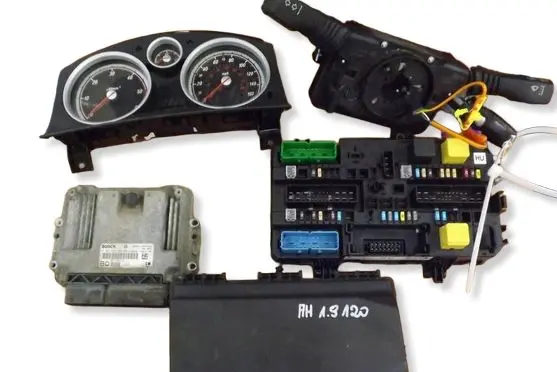 Opel Astra H Engine control unit/module 1039S14100 55198921 0281012548