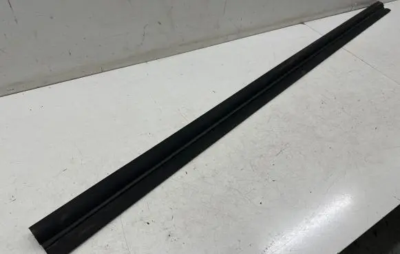 Sill/side skirt trim