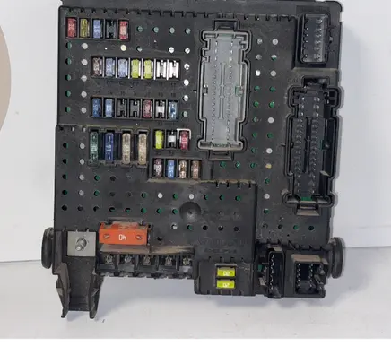 Volvo XC70 Fuse module 8676391