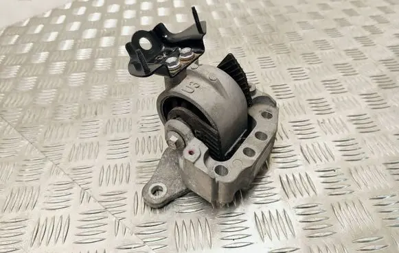 Toyota RAV 4 (XA50) Engine mount bracket