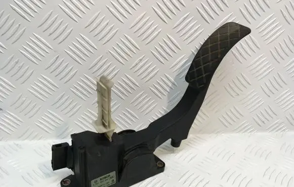 Volkswagen Golf IV Accelerator throttle pedal 1J1721503K 0281002342