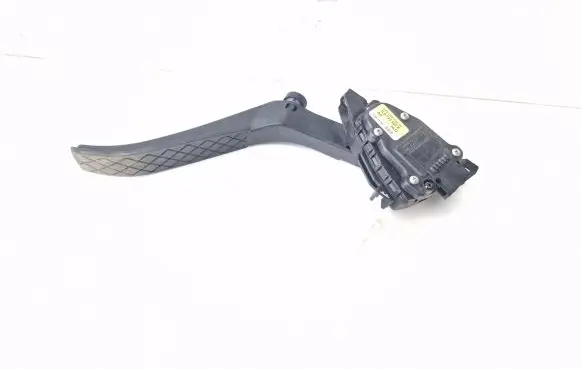 Volkswagen Touareg II Accelerator throttle pedal 7L0723507E