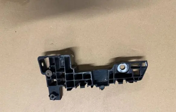Suzuki SX4 S-Cross Rear bumper mounting bracket 7173261M0