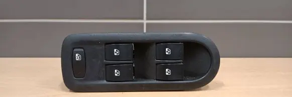 Renault Megane II Electric window control switch 8200160603