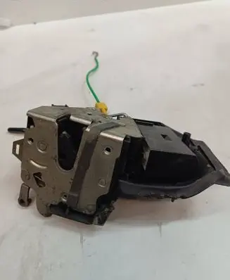 BMW 5 E39 Front door lock 82350969