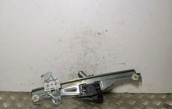 Suzuki SX4 S-Cross Front door window regulator with motor