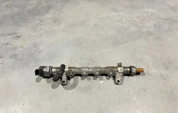 Volkswagen Touran I Fuel main line pipe 057130764H 03L906054 03L089M