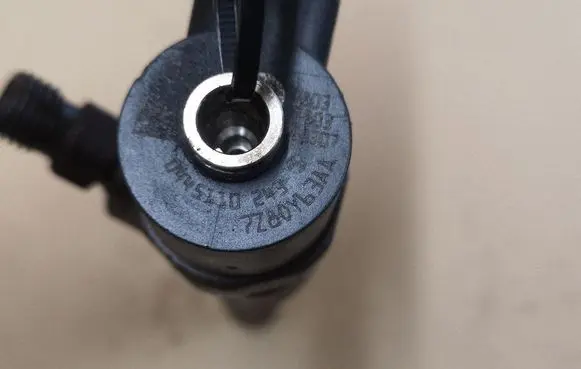 Opel Zafira B Fuel injector 0445110243