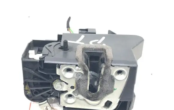 Dacia Duster II Rear door lock 825023654R