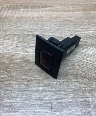 Volvo V70 Hazard light switch 30710106