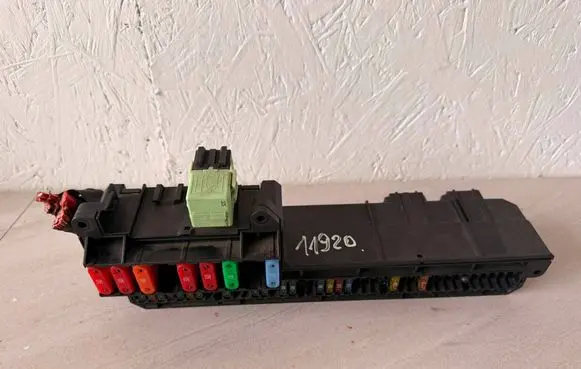 BMW 5 E60 E61 Fuse module 6957330