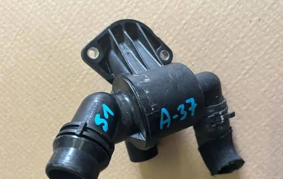 Thermostat/thermostat housing