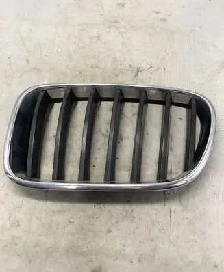 BMW X3 F25 Front bumper upper radiator grill 7210725