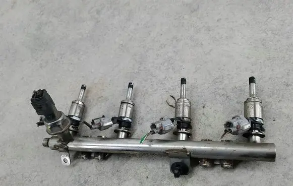 Renault Scenic III - Grand scenic III Fuel main line pipe 175204385R