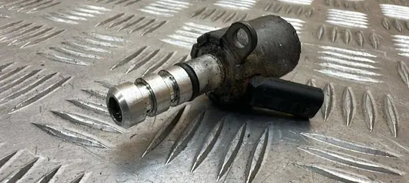 Skoda Octavia Mk3 (5E) Oil pressure sensor 04L906455B