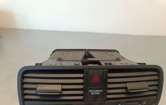 Skoda Yeti (5L) Dash center air vent grill 5L0820951 108529