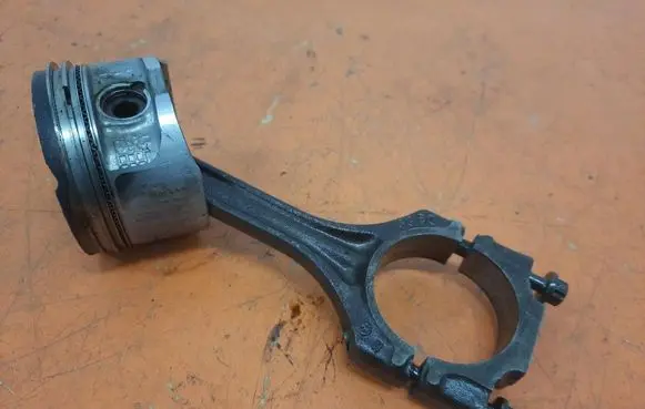 Volkswagen Golf IV Piston 1295
