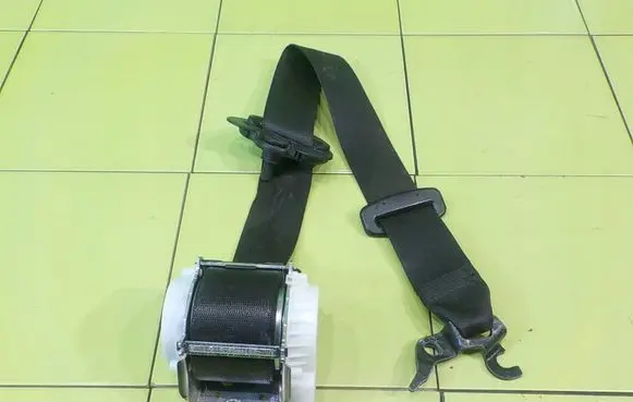 BMW X1 E84 Front seatbelt 34058428A BEZPIECZENSTWA