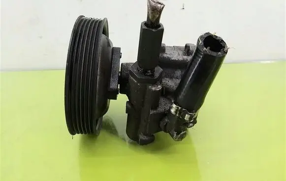 Alfa Romeo 147 Power steering pump 46763561