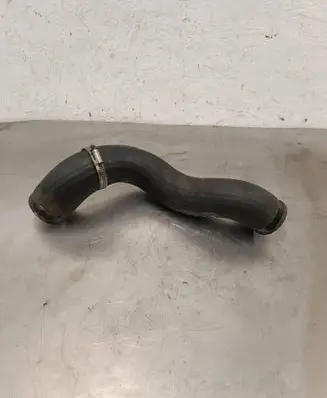 Volvo XC90 Intercooler pipe mounting bracket 