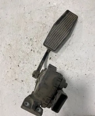 Opel Omega B2 Accelerator throttle pedal 9226944 6PV00824901