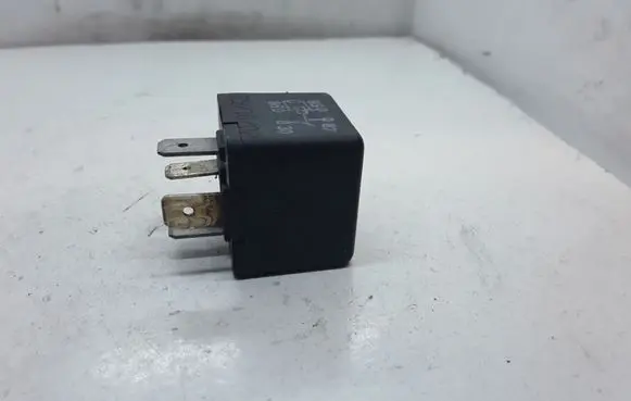 Audi A4 S4 B7 8E 8H Other relay 8D0951253A PA66GF30